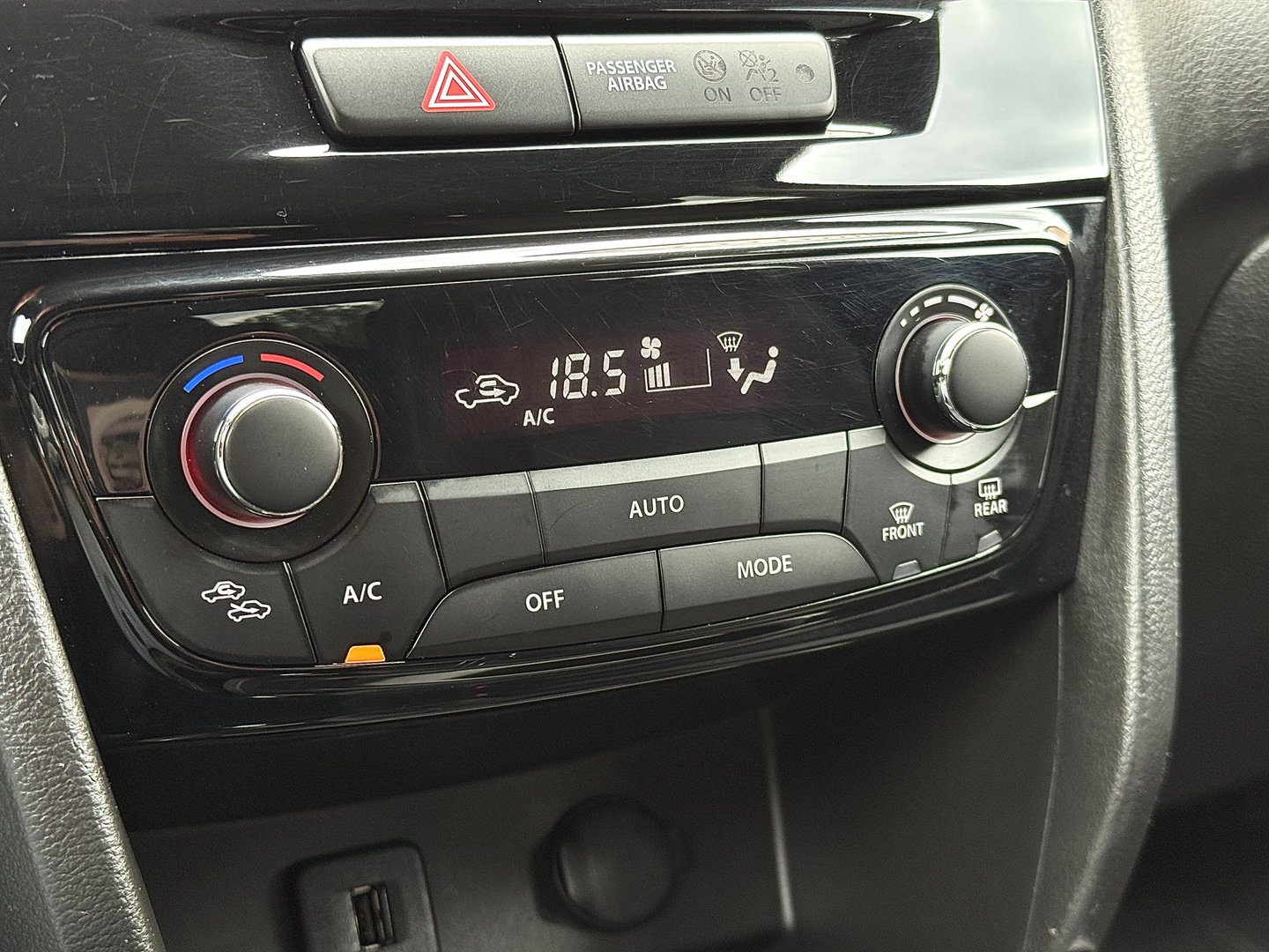 Suzuki Vitara 1.0 Boosterjet Select | Apple Carplay | Android Auto | Navigatie | Stoelverwarming | DAB+ | Camera | Cruise Control | 17" Lichtmetaal | Airconditioning | LED |