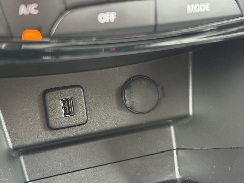 Suzuki Vitara 1.0 Boosterjet Select | Apple Carplay | Android Auto | Navigatie | Stoelverwarming | DAB+ | Camera | Cruise Control | 17" Lichtmetaal | Airconditioning | LED |