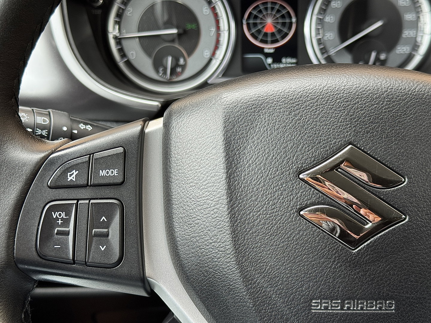 Suzuki Vitara 1.0 Boosterjet Select | Apple Carplay | Android Auto | Navigatie | Stoelverwarming | DAB+ | Camera | Cruise Control | 17" Lichtmetaal | Airconditioning | LED |