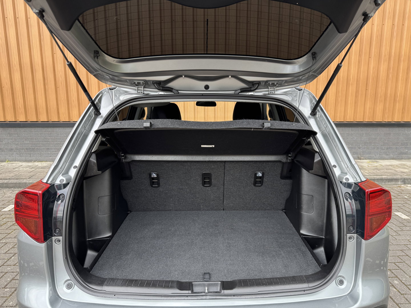 Suzuki Vitara 1.0 Boosterjet Select | Apple Carplay | Android Auto | Navigatie | Stoelverwarming | DAB+ | Camera | Cruise Control | 17" Lichtmetaal | Airconditioning | LED |