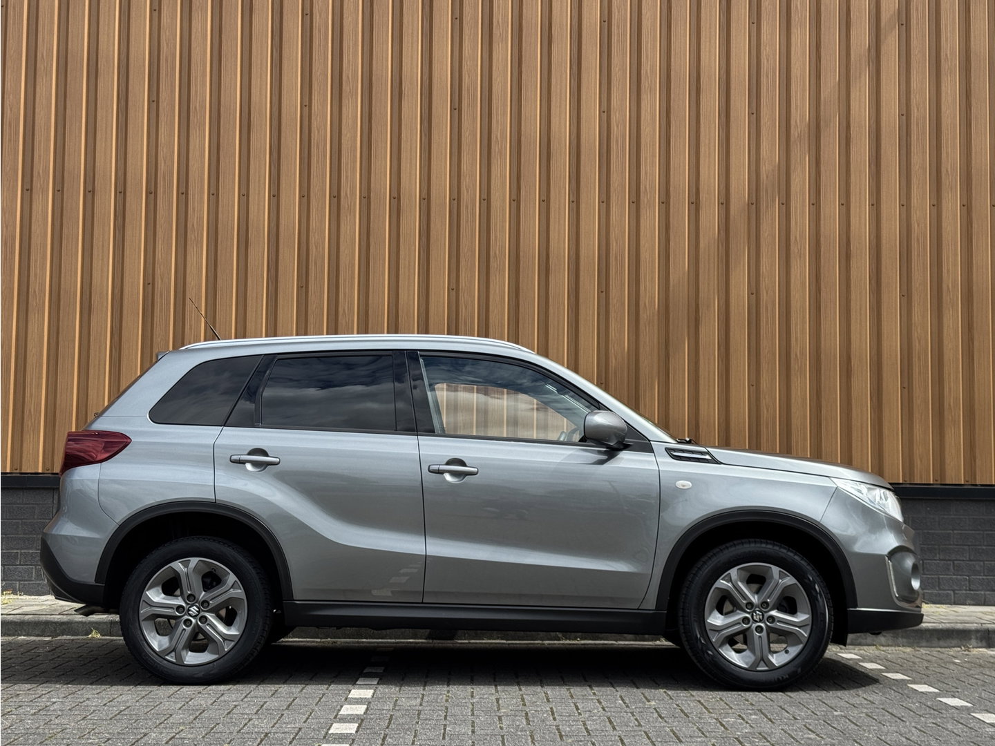 Suzuki Vitara 1.0 Boosterjet Select | Apple Carplay | Android Auto | Navigatie | Stoelverwarming | DAB+ | Camera | Cruise Control | 17" Lichtmetaal | Airconditioning | LED |