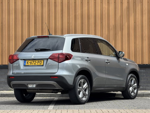 Suzuki Vitara 1.0 Boosterjet Select | Apple Carplay | Android Auto | Navigatie | Stoelverwarming | DAB+ | Camera | Cruise Control | 17" Lichtmetaal | Airconditioning | LED |