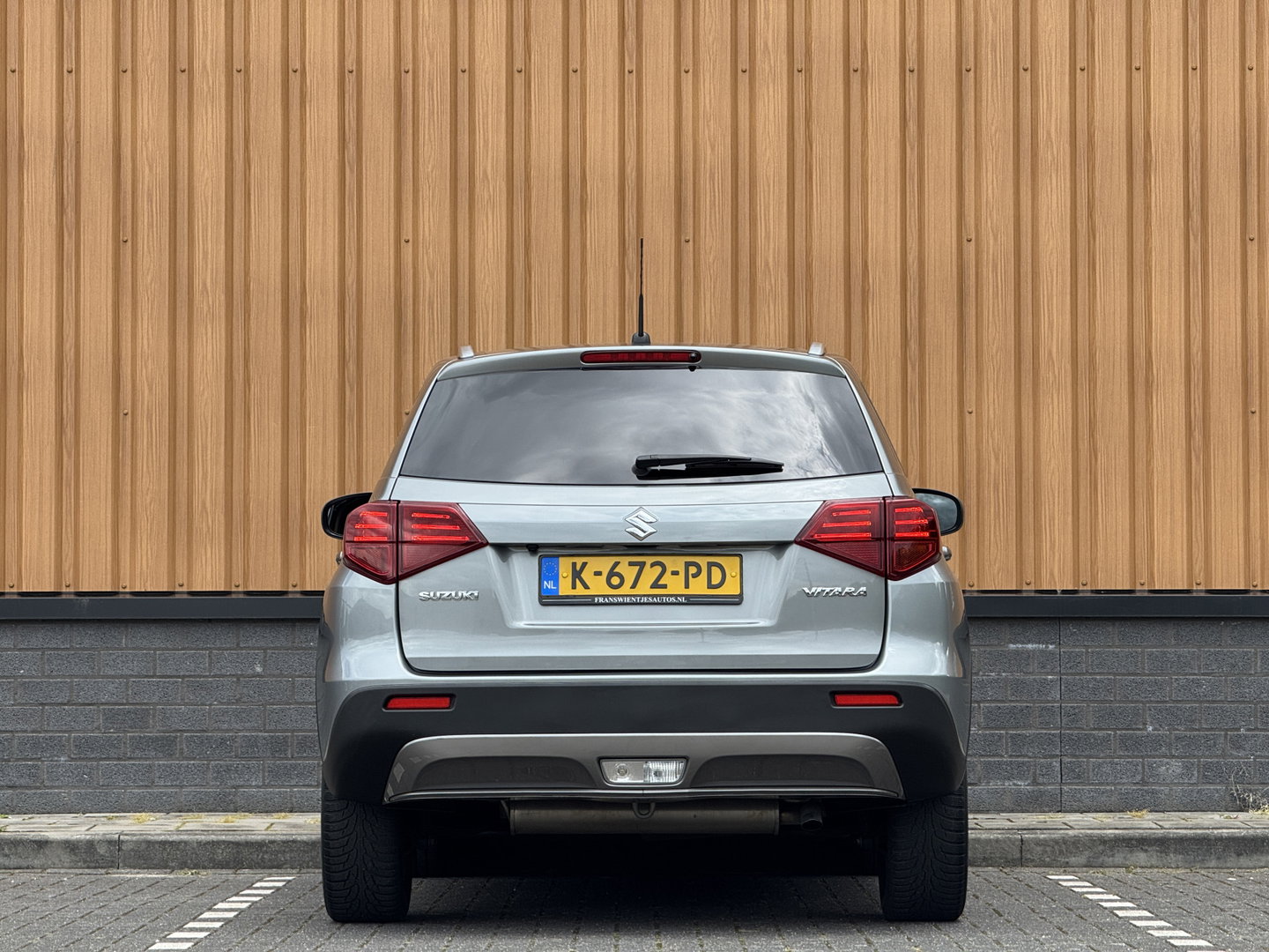 Suzuki Vitara 1.0 Boosterjet Select | Apple Carplay | Android Auto | Navigatie | Stoelverwarming | DAB+ | Camera | Cruise Control | 17" Lichtmetaal | Airconditioning | LED |