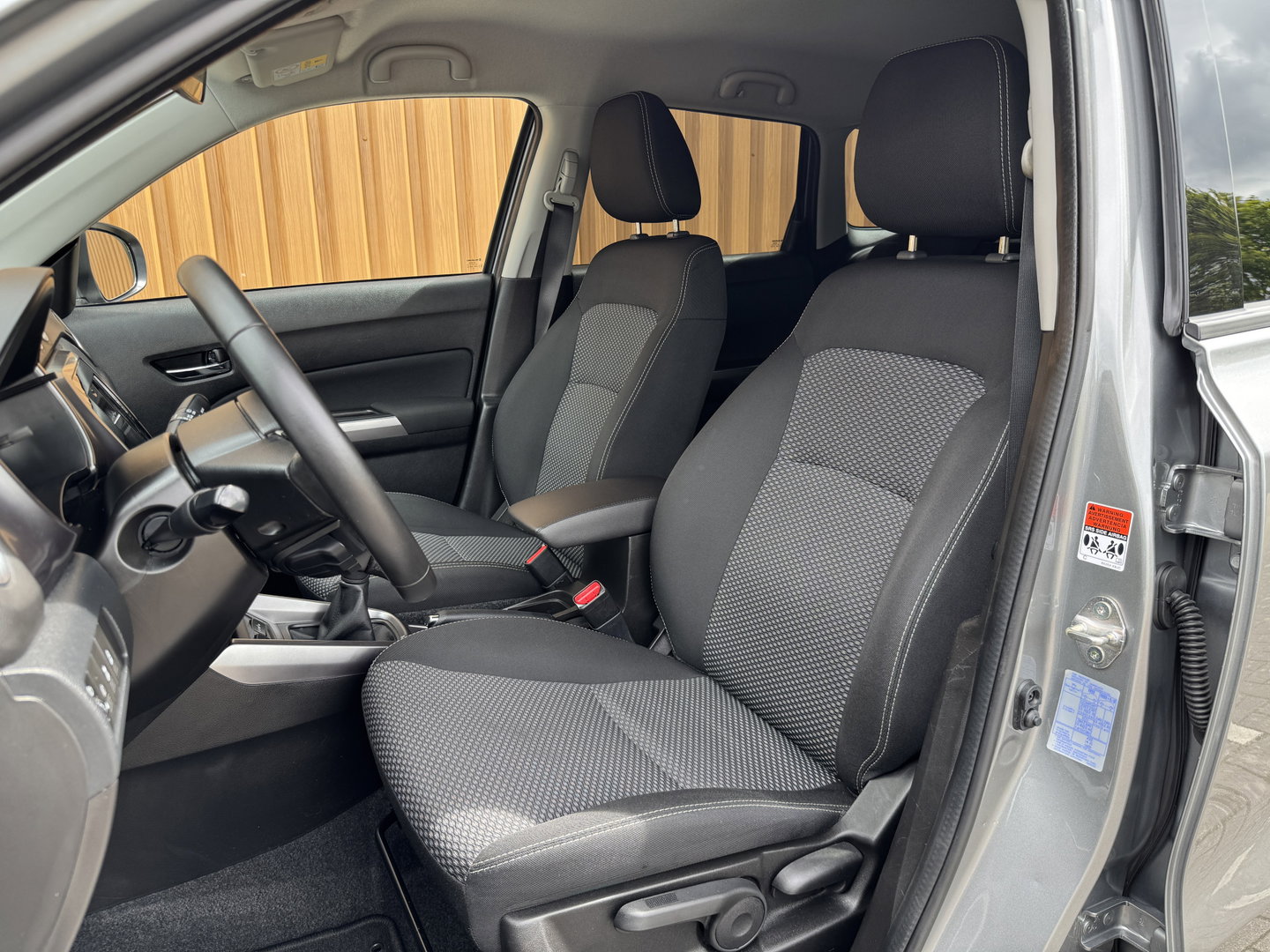 Suzuki Vitara 1.0 Boosterjet Select | Apple Carplay | Android Auto | Navigatie | Stoelverwarming | DAB+ | Camera | Cruise Control | 17" Lichtmetaal | Airconditioning | LED |