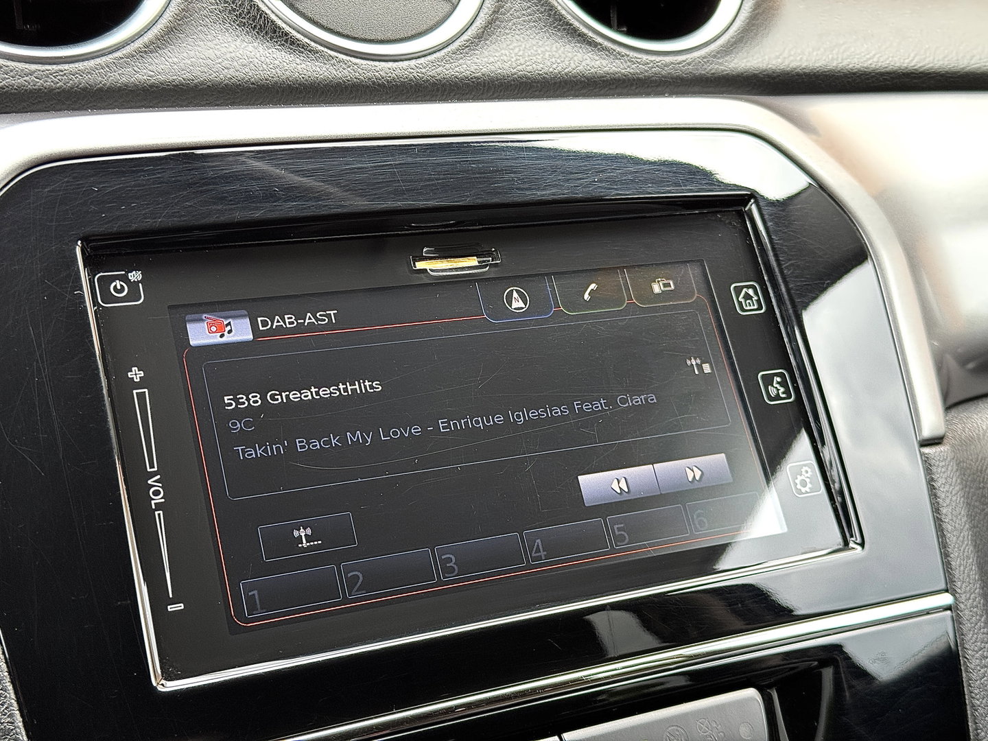 Suzuki Vitara 1.0 Boosterjet Select | Apple Carplay | Android Auto | Navigatie | Stoelverwarming | DAB+ | Camera | Cruise Control | 17" Lichtmetaal | Airconditioning | LED |