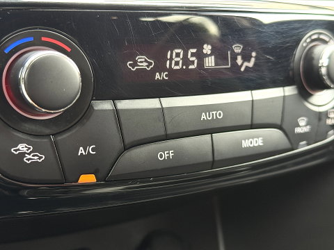 Suzuki Vitara 1.0 Boosterjet Select | Apple Carplay | Android Auto | Navigatie | Stoelverwarming | DAB+ | Camera | Cruise Control | 17" Lichtmetaal | Airconditioning | LED |