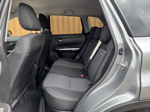 Suzuki Vitara 1.0 Boosterjet Select | Apple Carplay | Android Auto | Navigatie | Stoelverwarming | DAB+ | Camera | Cruise Control | 17" Lichtmetaal | Airconditioning | LED |
