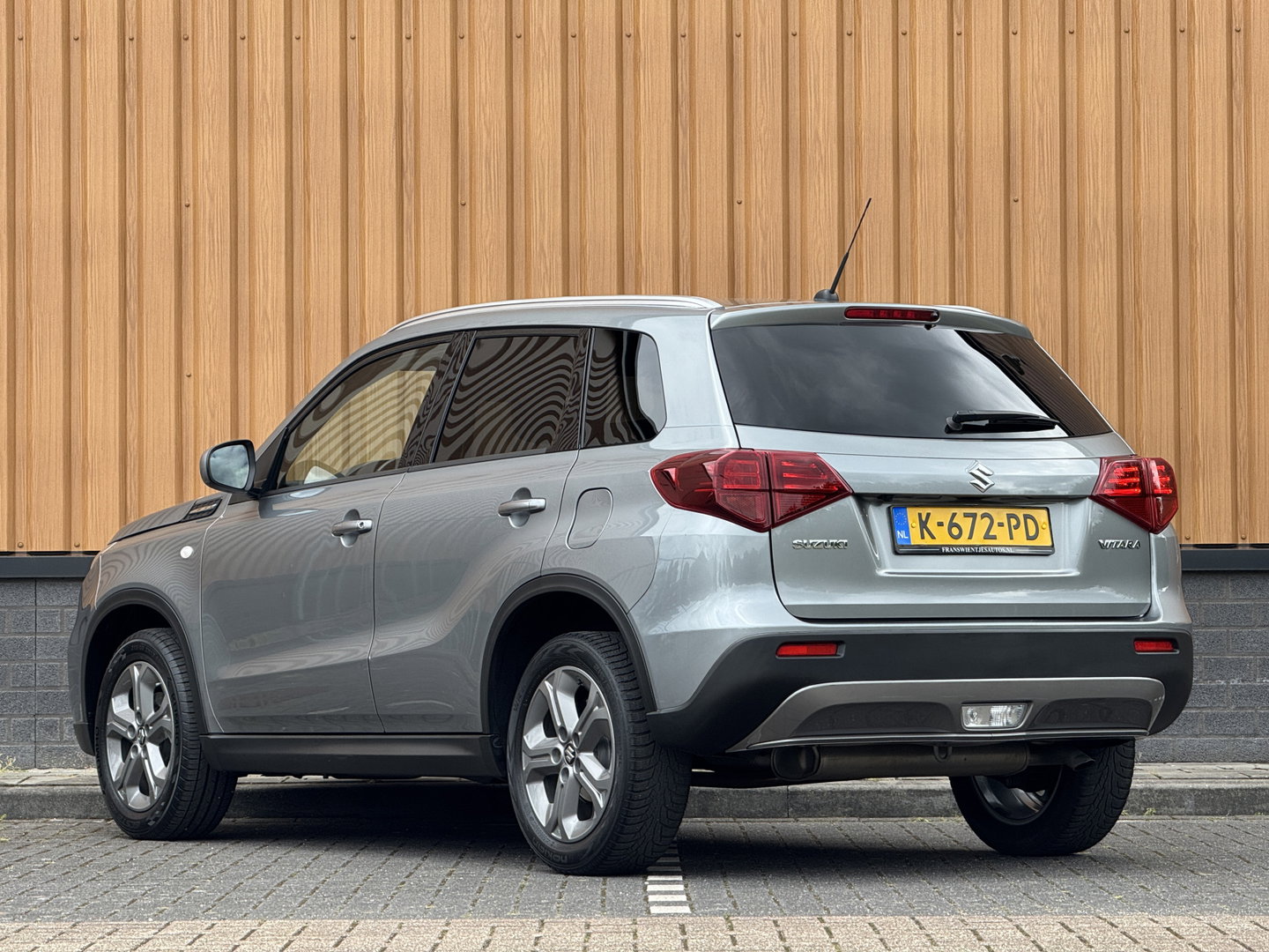 Suzuki Vitara 1.0 Boosterjet Select | Apple Carplay | Android Auto | Navigatie | Stoelverwarming | DAB+ | Camera | Cruise Control | 17" Lichtmetaal | Airconditioning | LED |