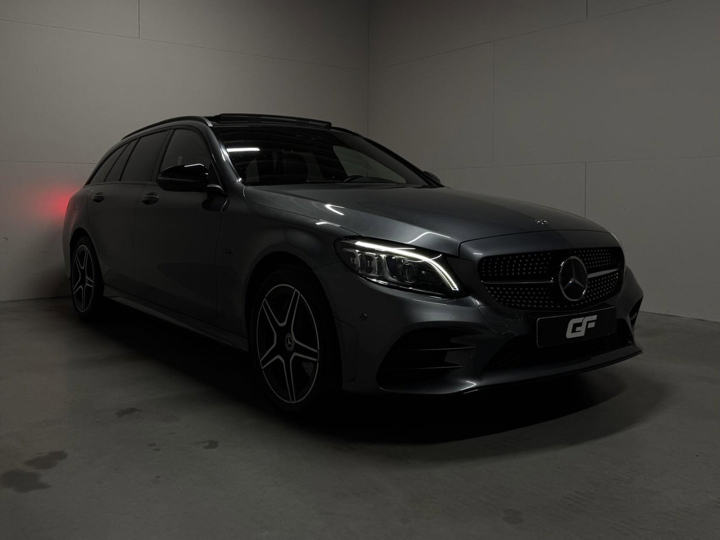 Mercedes-Benz C-Klasse Estate 300e AMG Pano Leer 360° Trekh. NAP