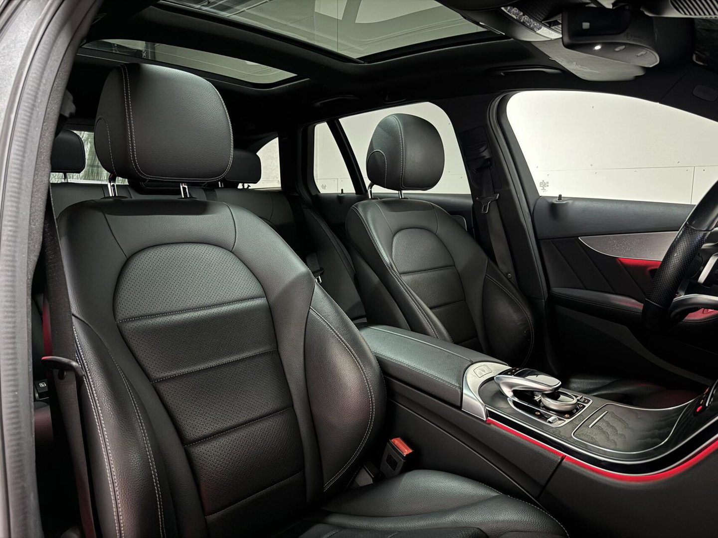 Mercedes-Benz C-Klasse Estate 300e AMG Pano Leer 360° Trekh. NAP