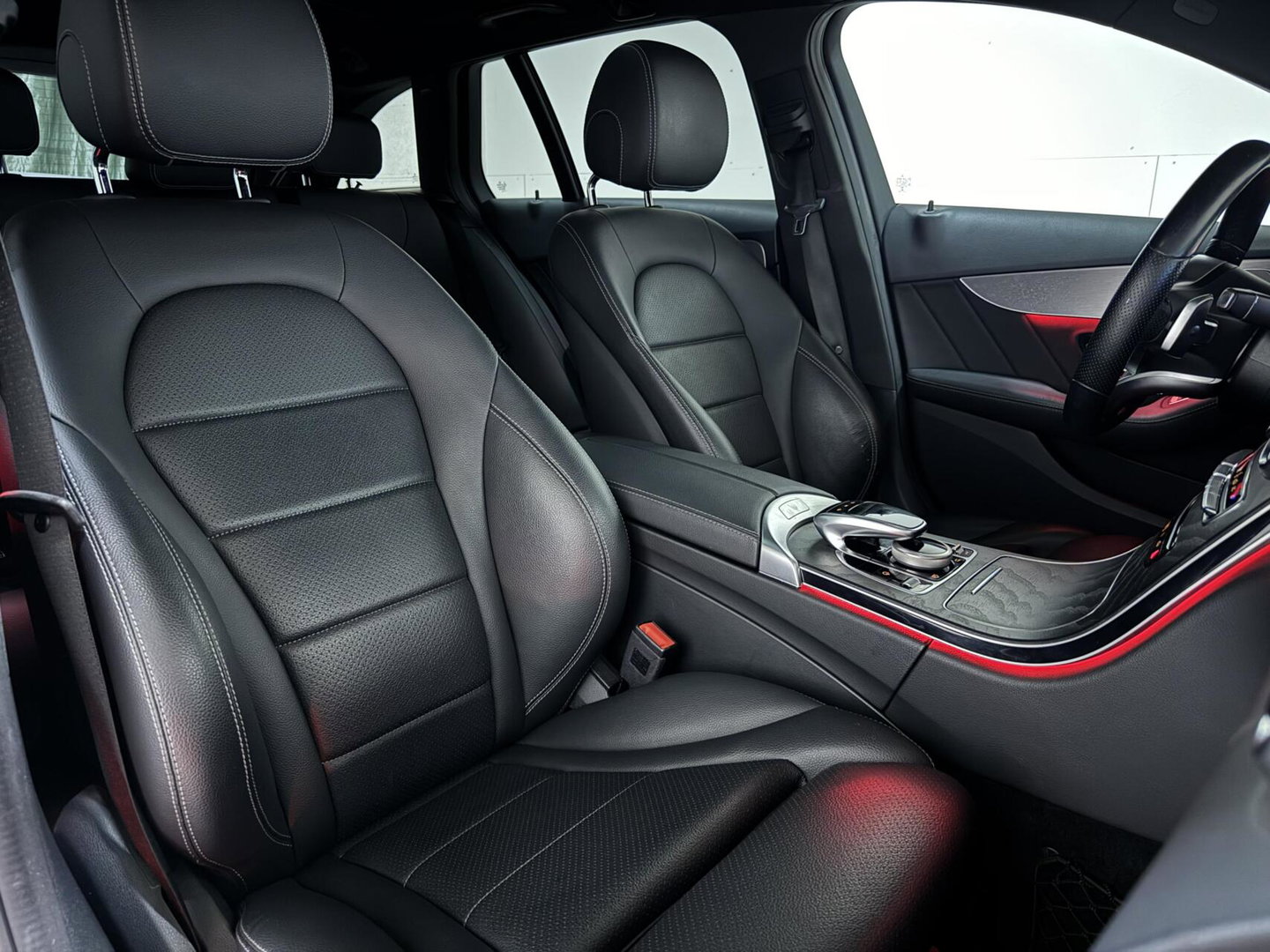 Mercedes-Benz C-Klasse Estate 300e AMG Pano Leer 360° Trekh. NAP
