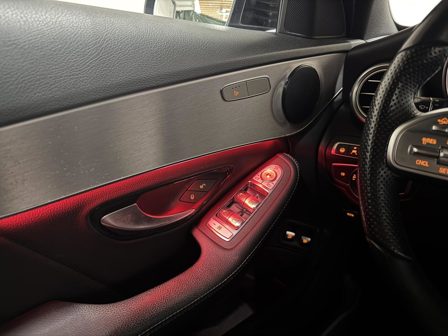 Mercedes-Benz C-Klasse Estate 300e AMG Pano Leer 360° Trekh. NAP