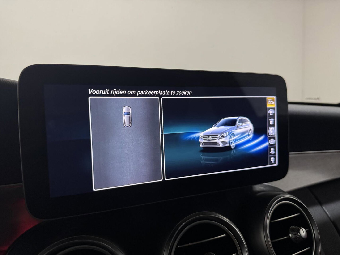 Mercedes-Benz C-Klasse Estate 300e AMG Pano Leer 360° Trekh. NAP