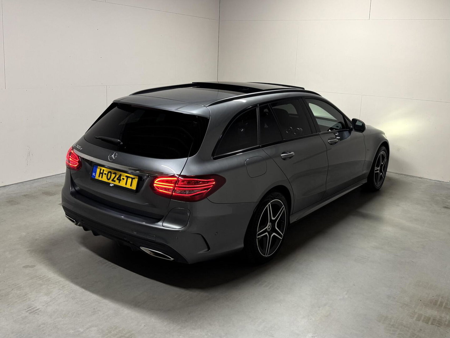 Mercedes-Benz C-Klasse Estate 300e AMG Pano Leer 360° Trekh. NAP