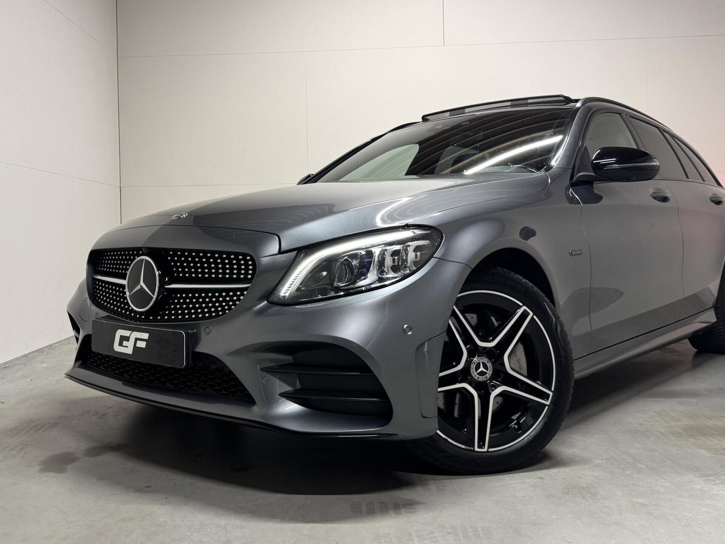 Mercedes-Benz C-Klasse Estate 300e AMG Pano Leer 360° Trekh. NAP