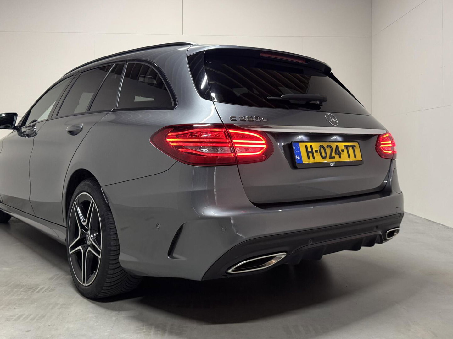 Mercedes-Benz C-Klasse Estate 300e AMG Pano Leer 360° Trekh. NAP