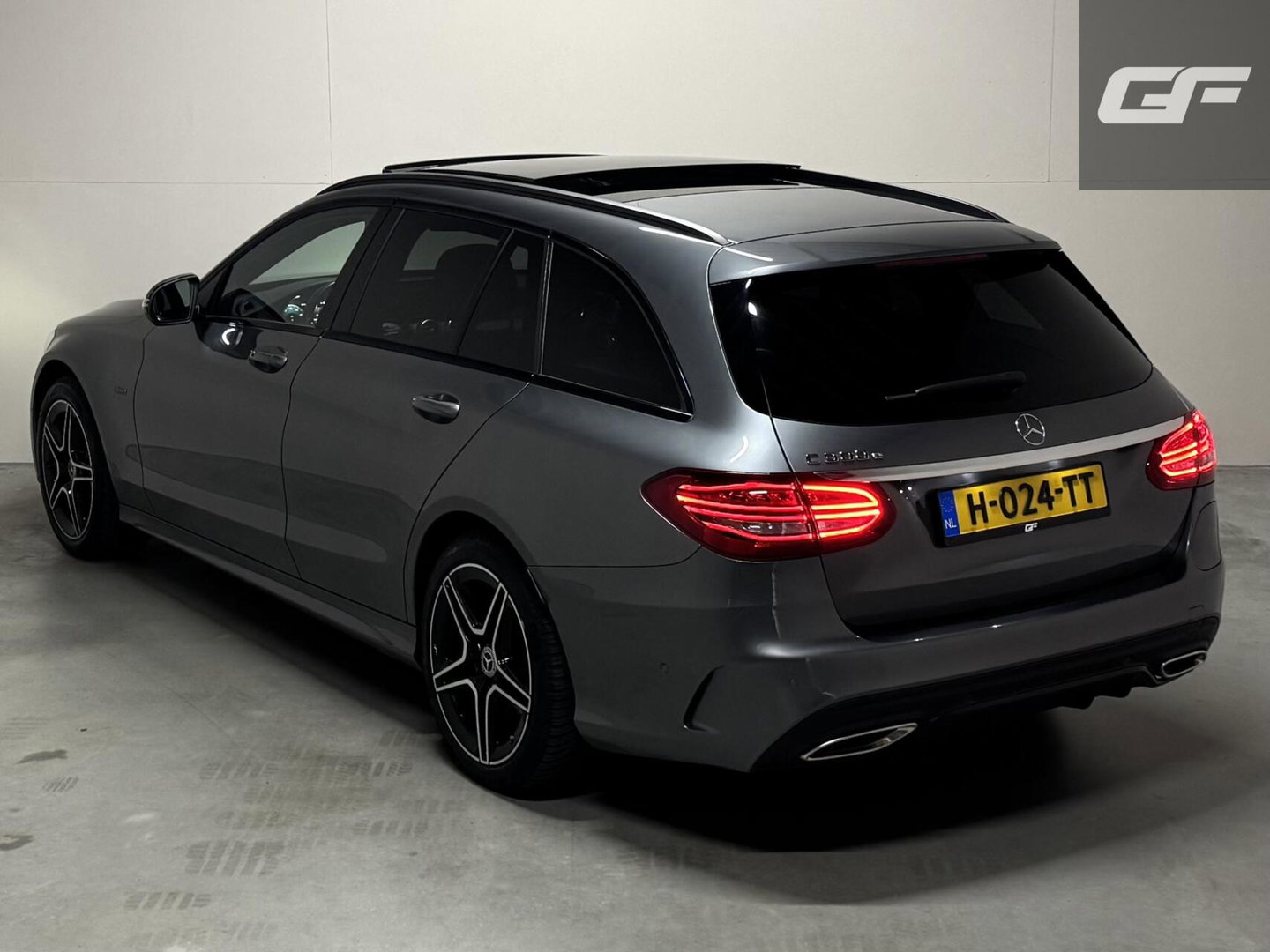 Mercedes-Benz C-Klasse Estate 300e AMG Pano Leer 360° Trekh. NAP