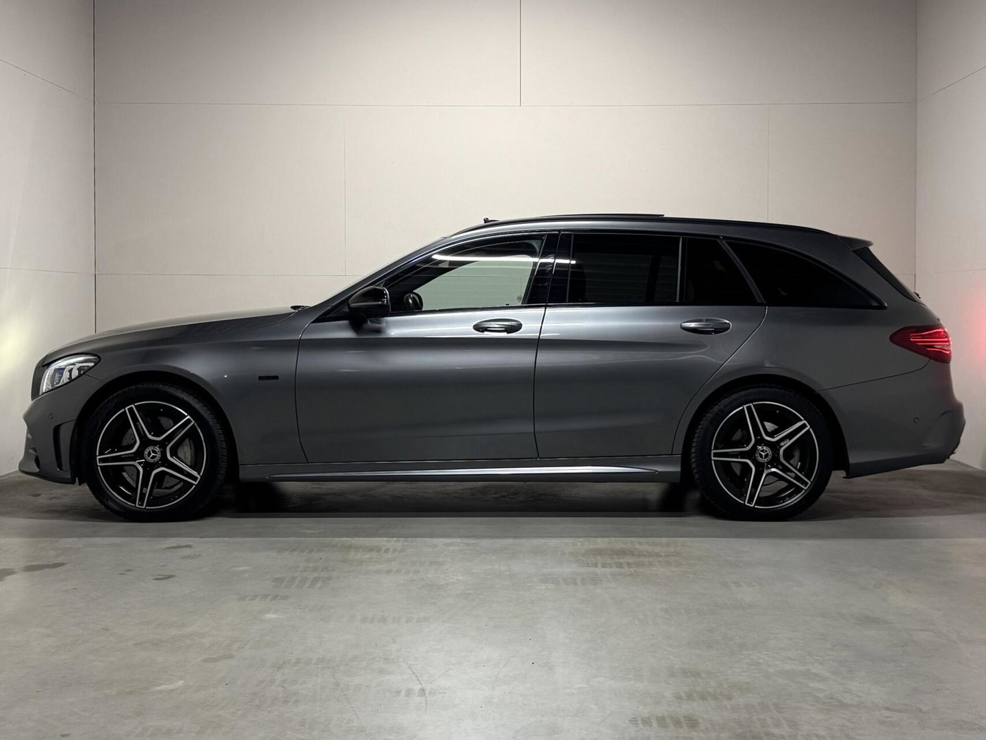 Mercedes-Benz C-Klasse Estate 300e AMG Pano Leer 360° Trekh. NAP