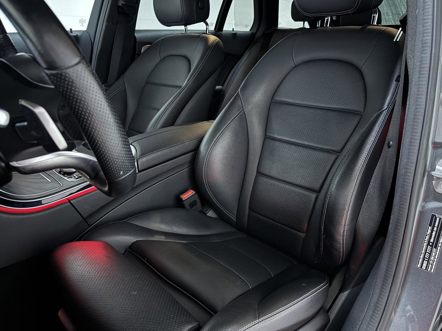 Mercedes-Benz C-Klasse Estate 300e AMG Pano Leer 360° Trekh. NAP