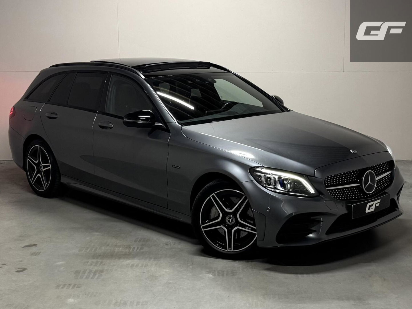 Mercedes-Benz C-Klasse Estate 300e AMG Pano Leer 360° Trekh. NAP