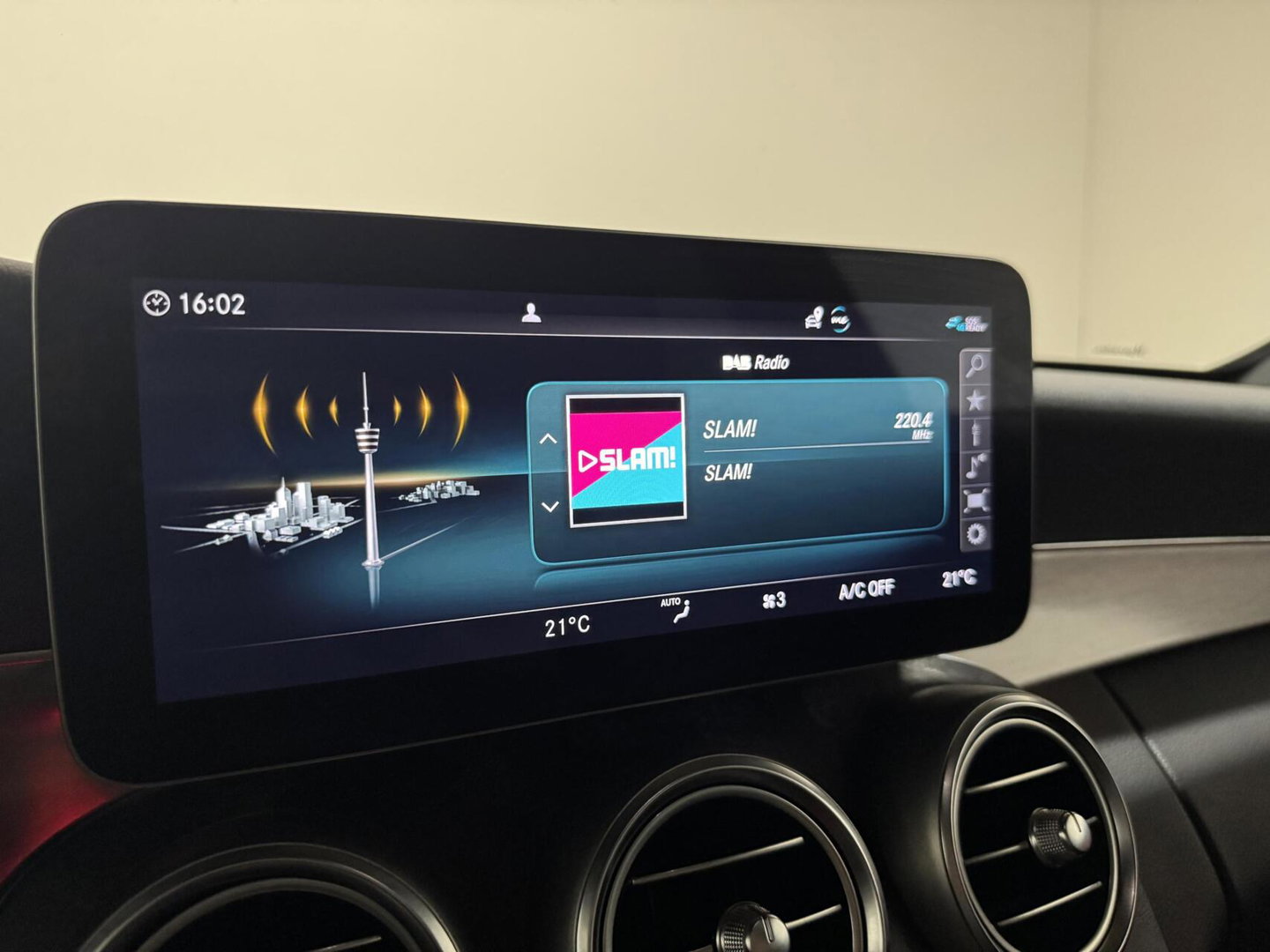 Mercedes-Benz C-Klasse Estate 300e AMG Pano Leer 360° Trekh. NAP