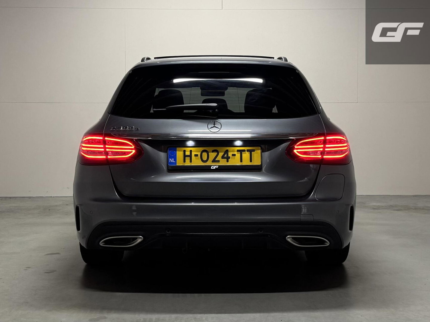 Mercedes-Benz C-Klasse Estate 300e AMG Pano Leer 360° Trekh. NAP