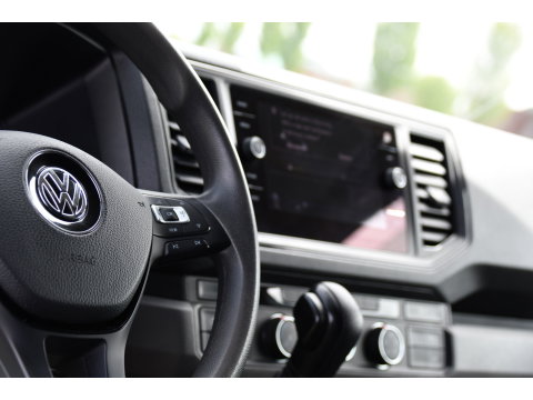 Volkswagen Crafter 35 2.0 TDI L3H3 PB Edition Cruise, Carplay, Sensoren, geveerde stoel, Trekhaak, 140pk, Automaat, Multimedia, Uniek!