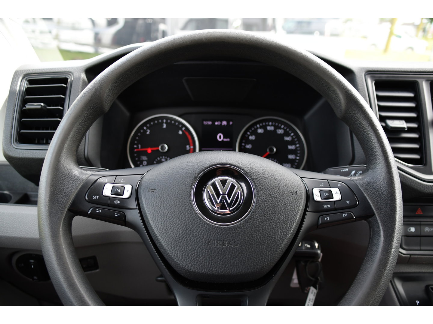 Volkswagen Crafter 35 2.0 TDI L3H3 PB Edition Cruise, Carplay, Sensoren, geveerde stoel, Trekhaak, 140pk, Automaat, Multimedia, Uniek!