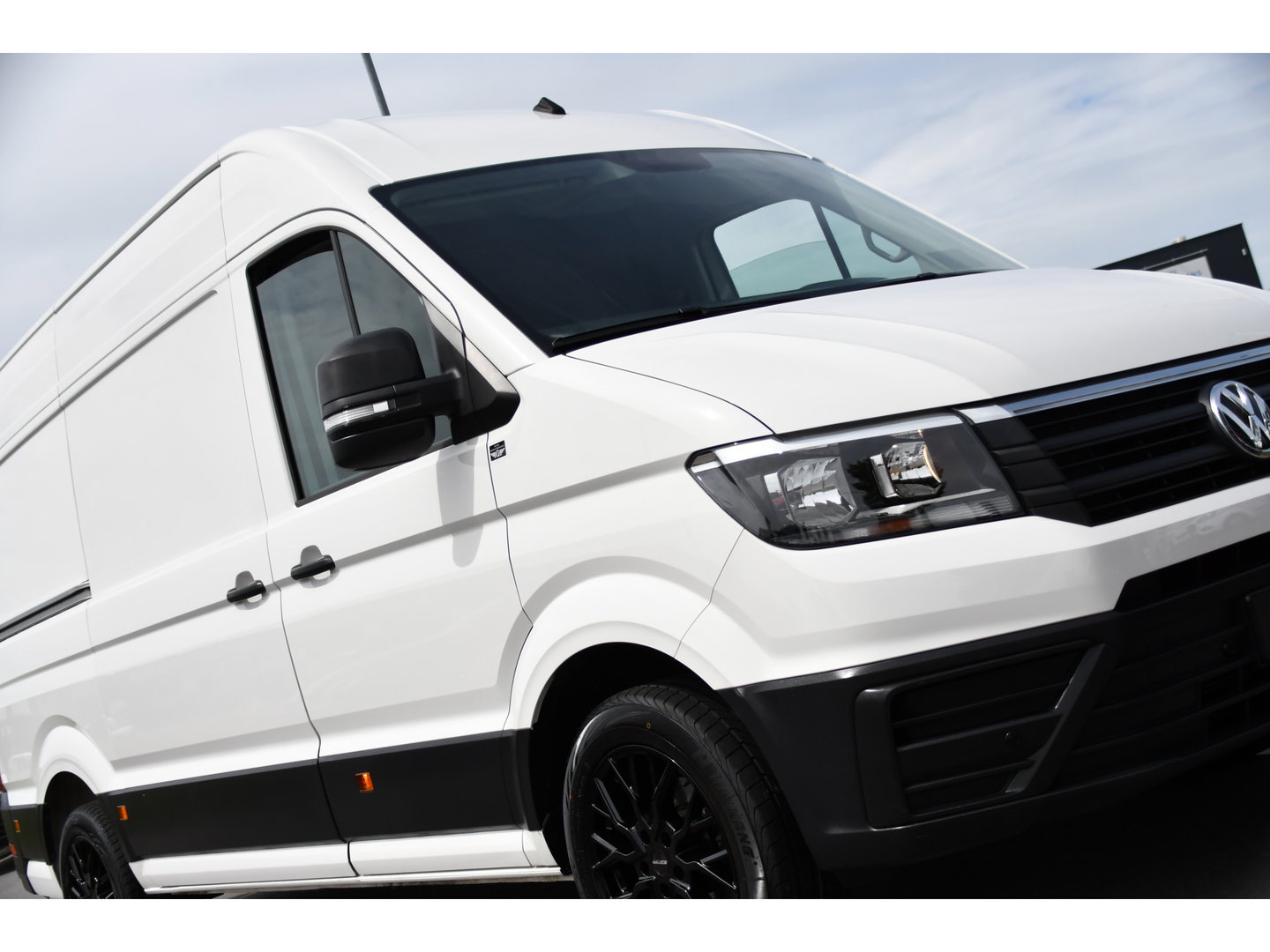 Volkswagen Crafter 35 2.0 TDI L3H3 PB Edition Cruise, Carplay, Sensoren, geveerde stoel, Trekhaak, 140pk, Automaat, Multimedia, Uniek!
