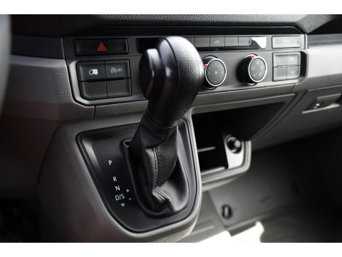 Volkswagen Crafter 35 2.0 TDI L3H3 PB Edition Cruise, Carplay, Sensoren, geveerde stoel, Trekhaak, 140pk, Automaat, Multimedia, Uniek!