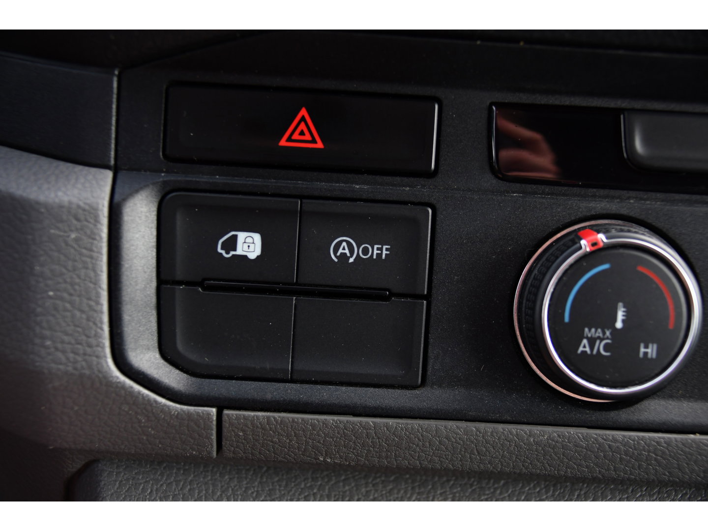 Volkswagen Crafter 35 2.0 TDI L3H3 PB Edition Cruise, Carplay, Sensoren, geveerde stoel, Trekhaak, 140pk, Automaat, Multimedia, Uniek!