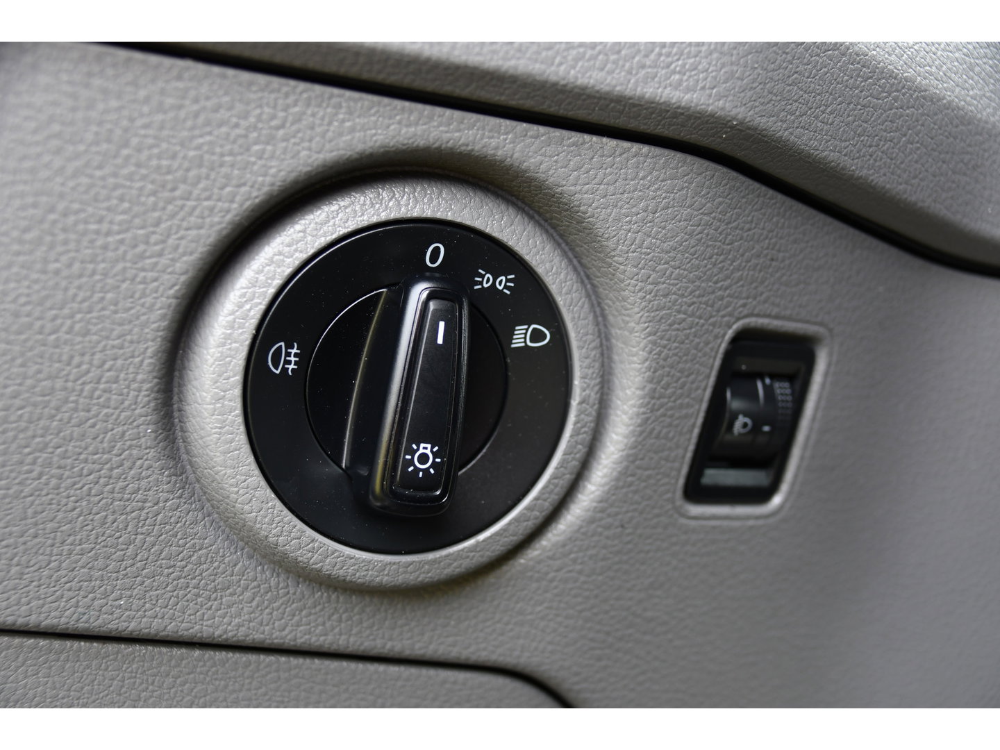 Volkswagen Crafter 35 2.0 TDI L3H3 PB Edition Cruise, Carplay, Sensoren, geveerde stoel, Trekhaak, 140pk, Automaat, Multimedia, Uniek!