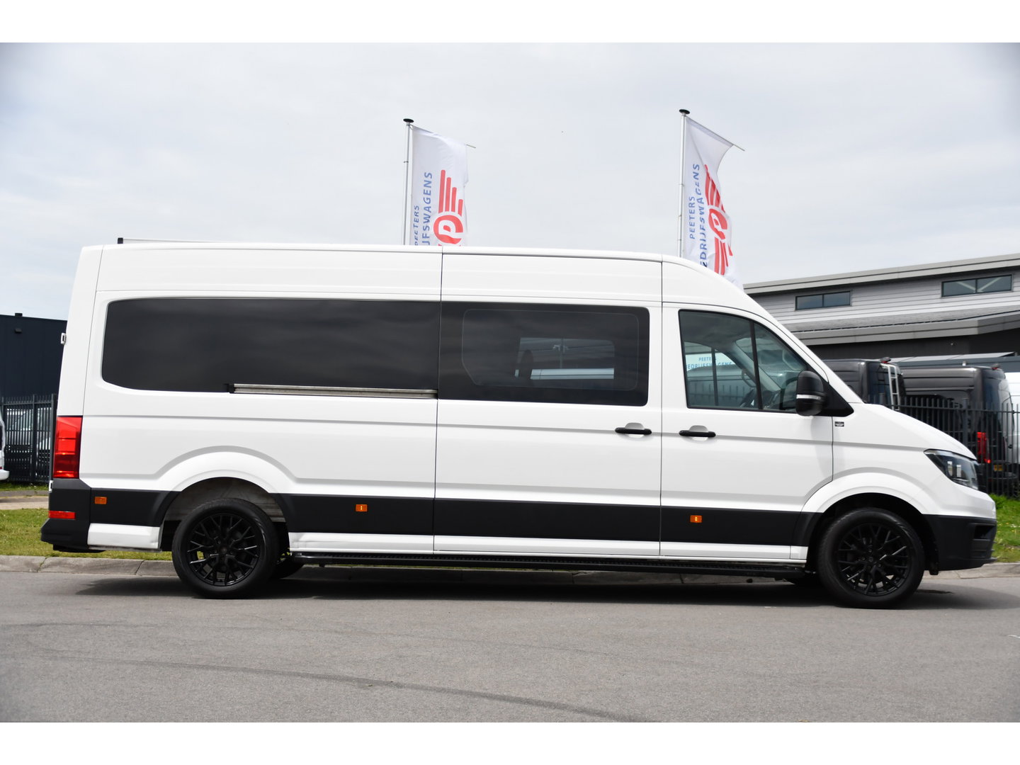 Volkswagen Crafter 35 2.0 TDI L4H3 DC PB Edition Cruise, Carplay, 177pk, Trekhaak, Multimedia, Airco, 5 Zits, Automaat, Uniek!