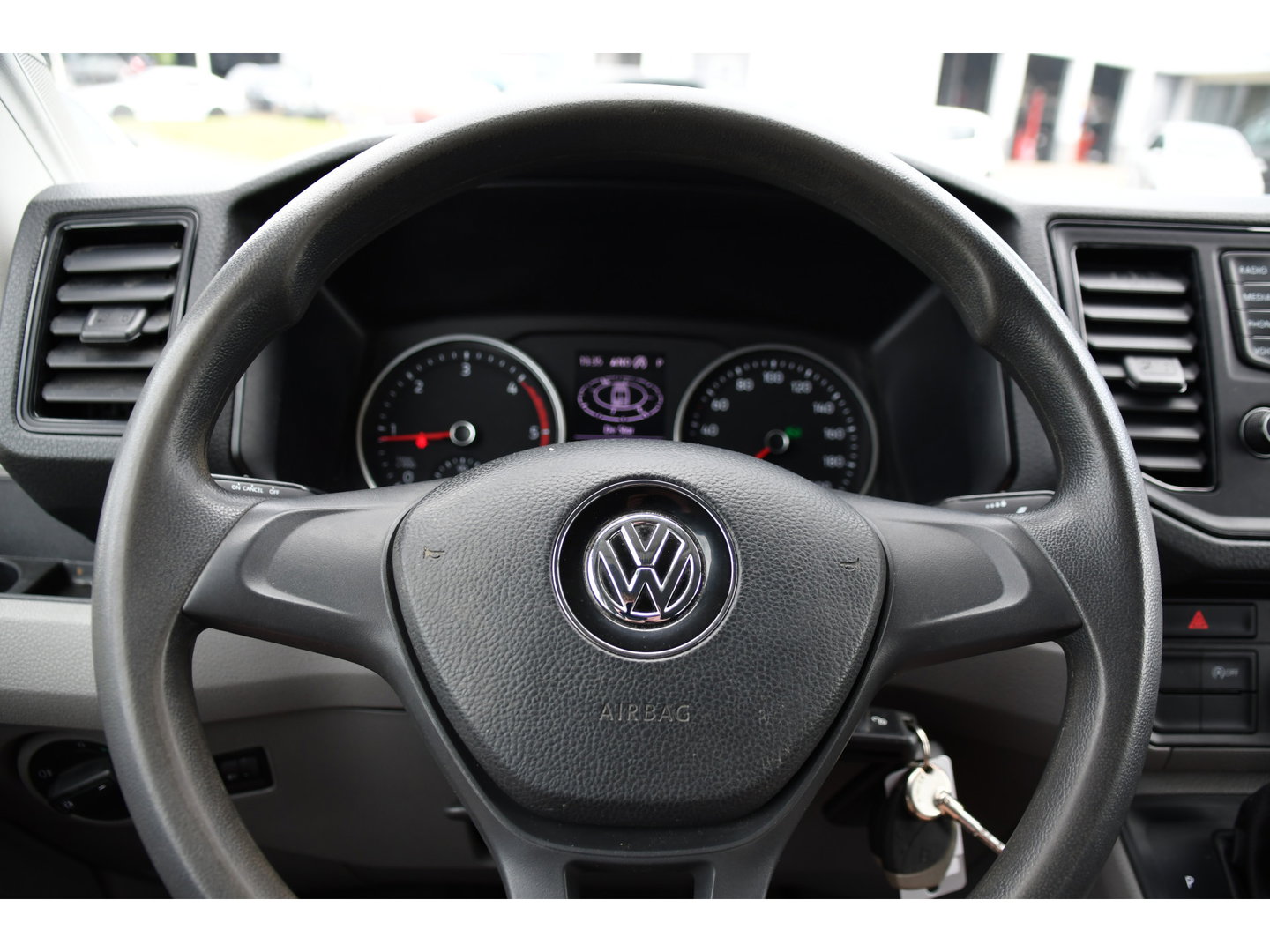 Volkswagen Crafter 35 2.0 TDI L4H3 DC PB Edition Cruise, Carplay, 177pk, Trekhaak, Multimedia, Airco, 5 Zits, Automaat, Uniek!