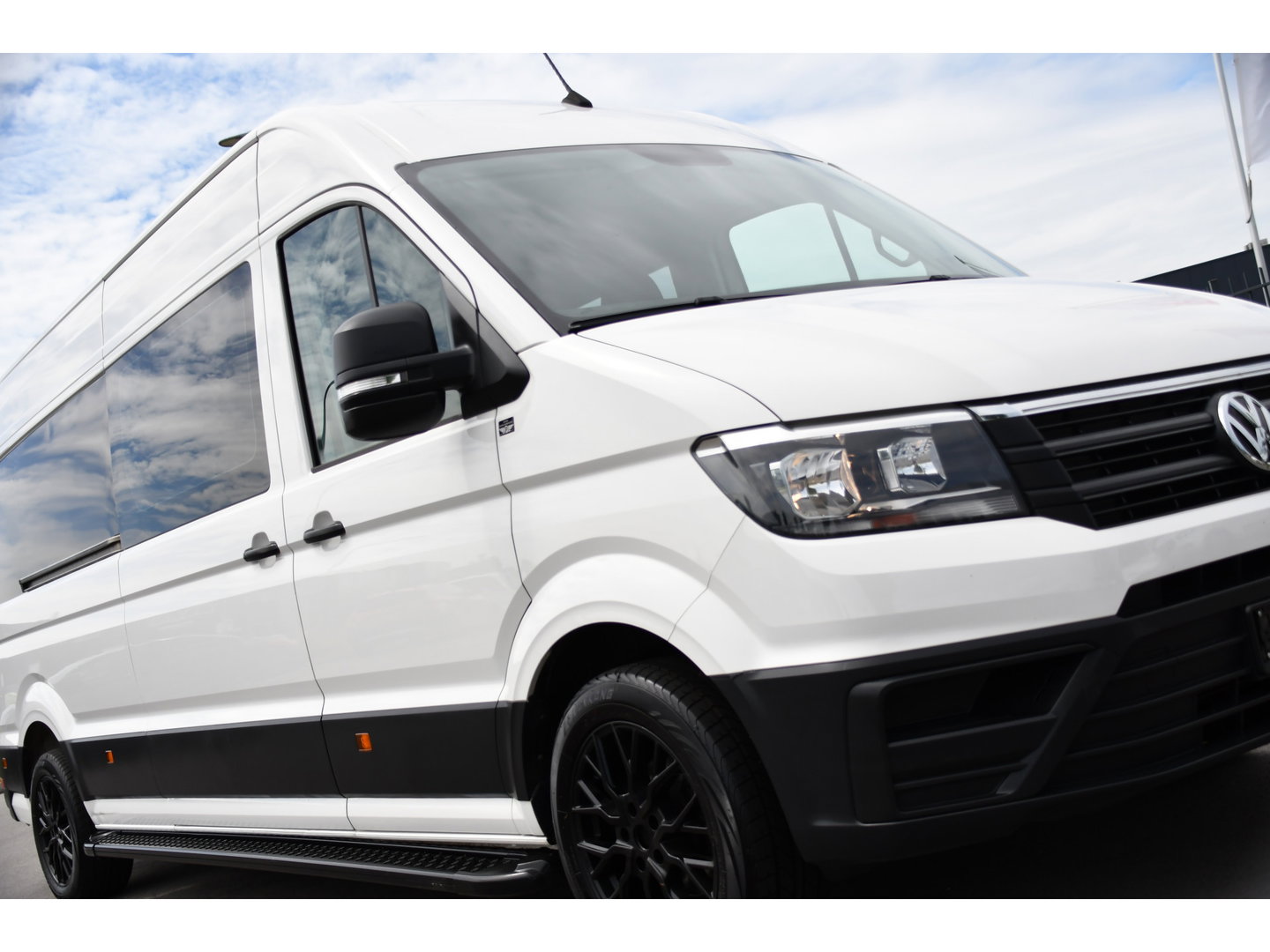 Volkswagen Crafter 35 2.0 TDI L4H3 DC PB Edition Cruise, Carplay, 177pk, Trekhaak, Multimedia, Airco, 5 Zits, Automaat, Uniek!