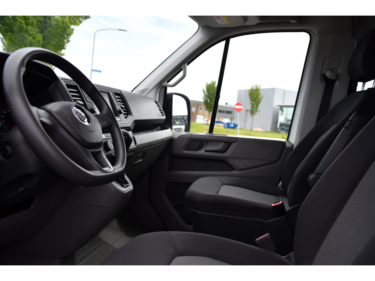 Volkswagen Crafter 35 2.0 TDI L4H3 DC PB Edition Cruise, Carplay, 177pk, Trekhaak, Multimedia, Airco, 5 Zits, Automaat, Uniek!