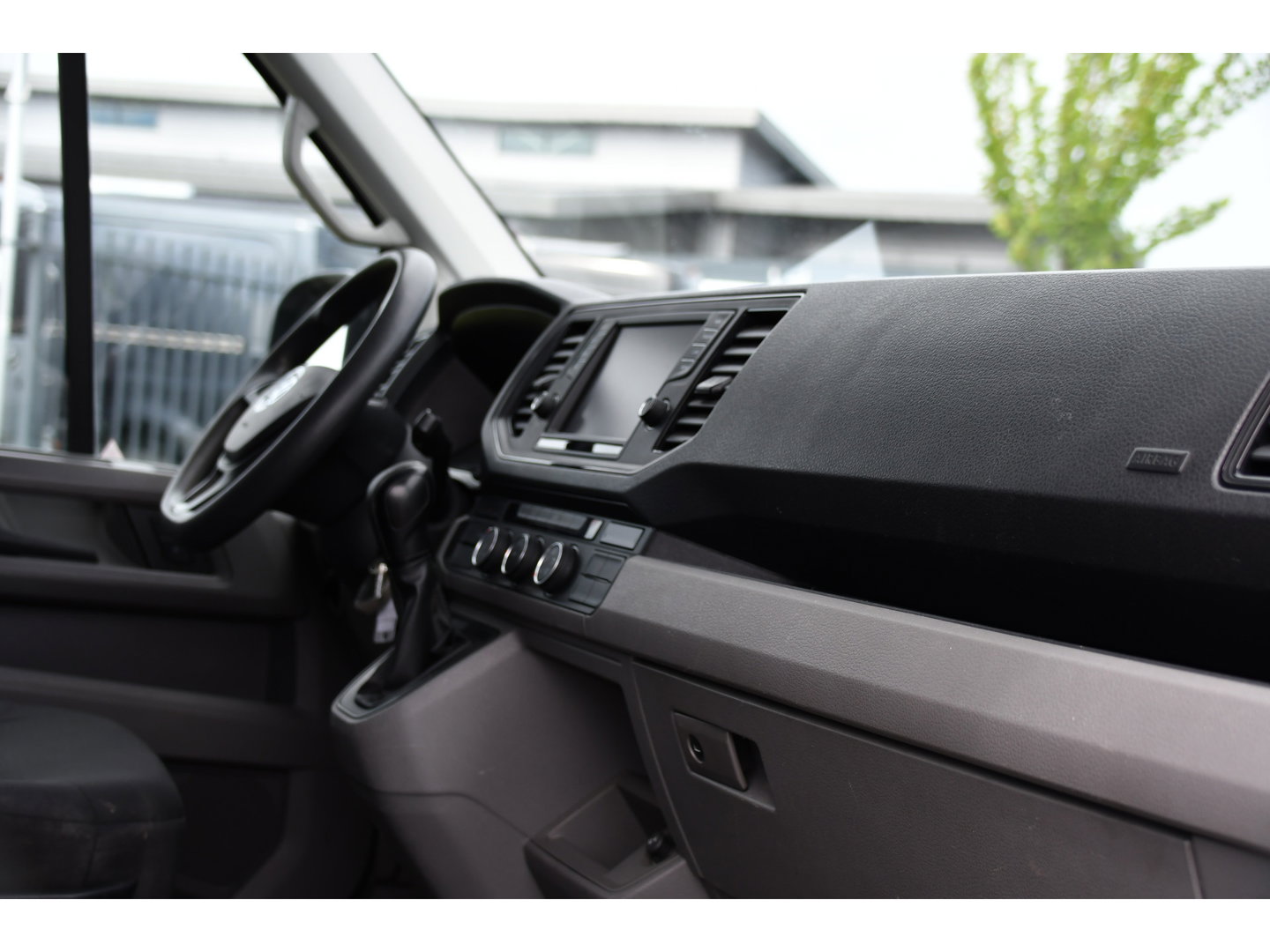 Volkswagen Crafter 35 2.0 TDI L4H3 DC PB Edition Cruise, Carplay, 177pk, Trekhaak, Multimedia, Airco, 5 Zits, Automaat, Uniek!