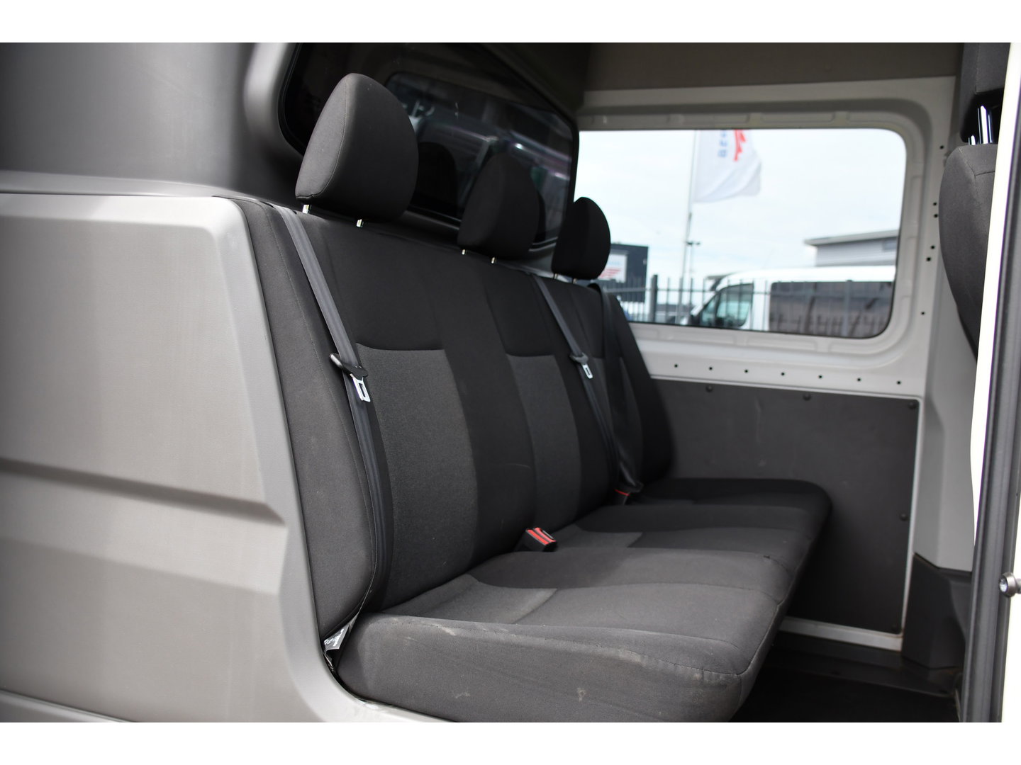 Volkswagen Crafter 35 2.0 TDI L4H3 DC PB Edition Cruise, Carplay, 177pk, Trekhaak, Multimedia, Airco, 5 Zits, Automaat, Uniek!
