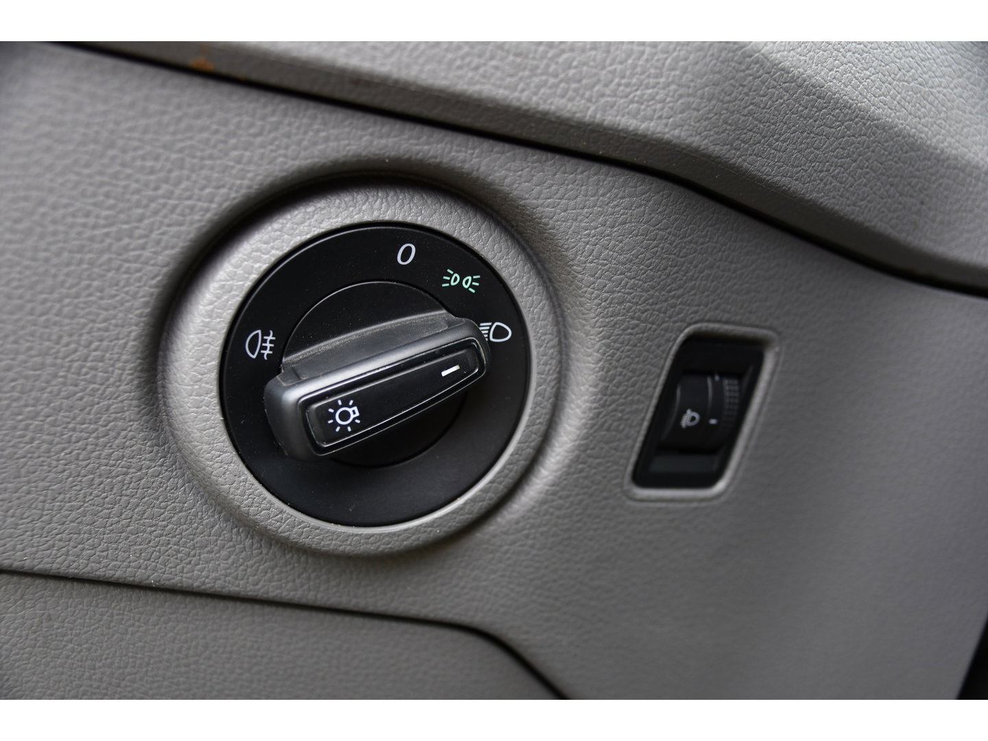 Volkswagen Crafter 35 2.0 TDI L4H3 DC PB Edition Cruise, Carplay, 177pk, Trekhaak, Multimedia, Airco, 5 Zits, Automaat, Uniek!