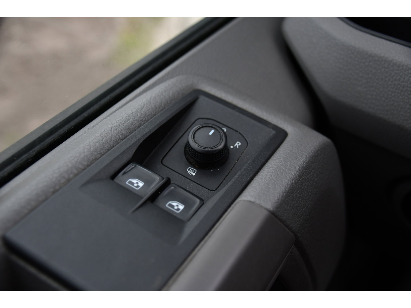 Volkswagen Crafter 35 2.0 TDI L4H3 DC PB Edition Cruise, Carplay, 177pk, Trekhaak, Multimedia, Airco, 5 Zits, Automaat, Uniek!