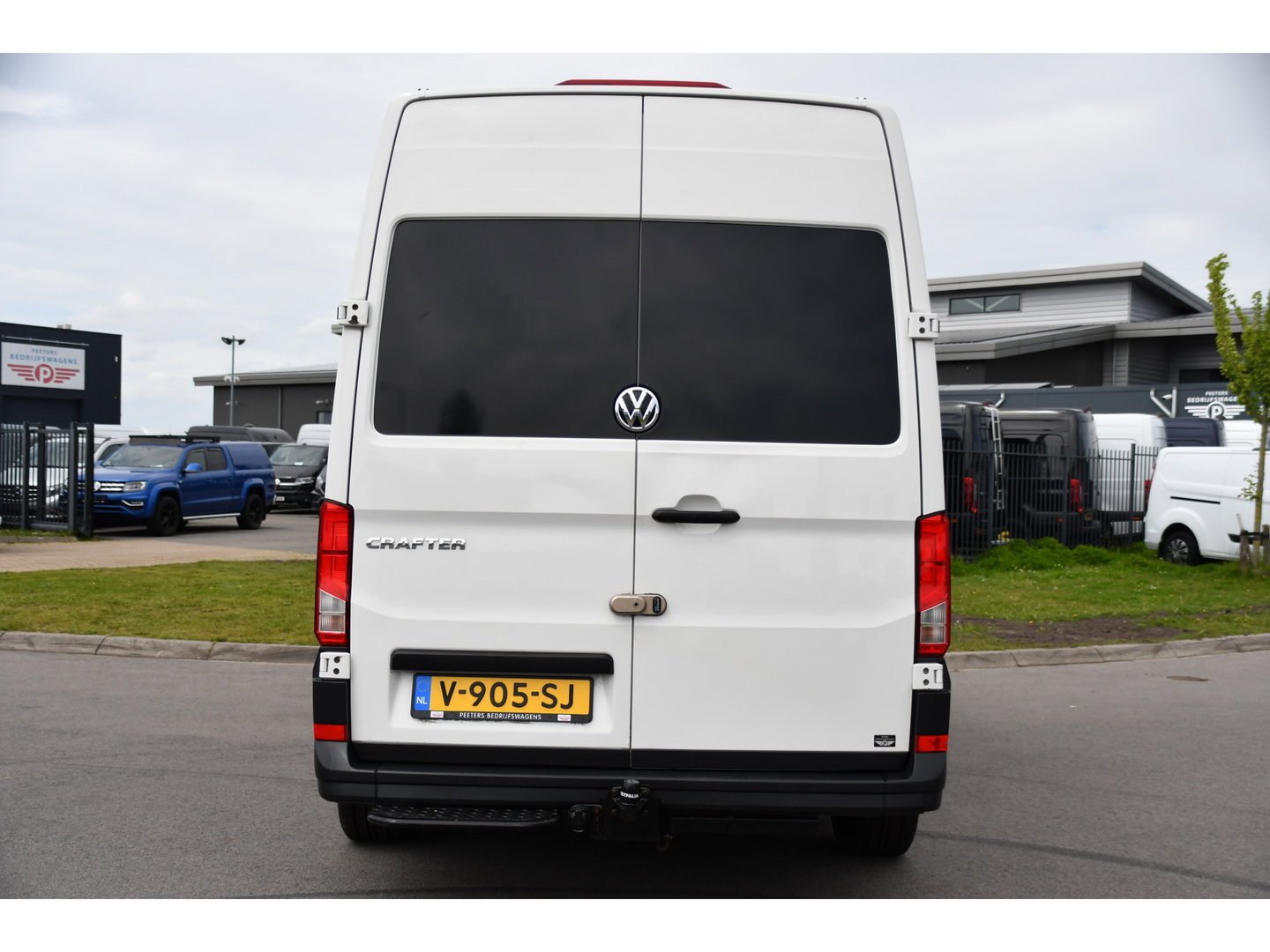 Volkswagen Crafter 35 2.0 TDI L4H3 DC PB Edition Cruise, Carplay, 177pk, Trekhaak, Multimedia, Airco, 5 Zits, Automaat, Uniek!