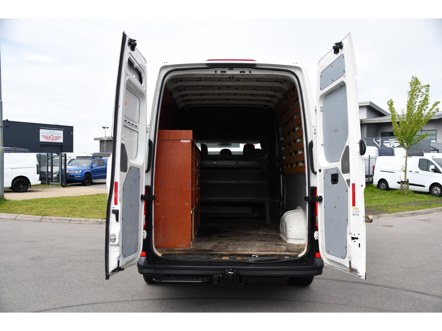 Volkswagen Crafter 35 2.0 TDI L4H3 DC PB Edition Cruise, Carplay, 177pk, Trekhaak, Multimedia, Airco, 5 Zits, Automaat, Uniek!