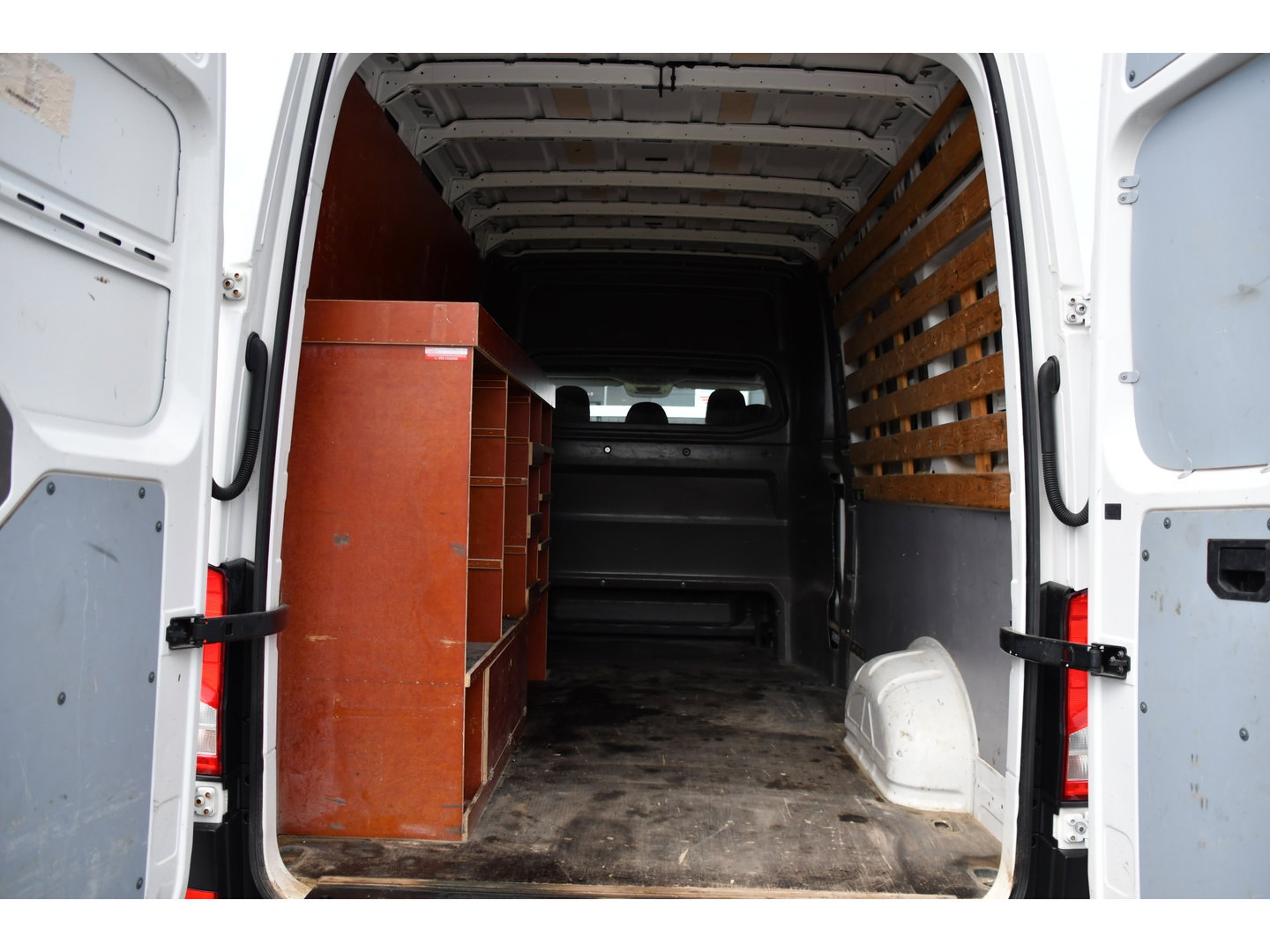 Volkswagen Crafter 35 2.0 TDI L4H3 DC PB Edition Cruise, Carplay, 177pk, Trekhaak, Multimedia, Airco, 5 Zits, Automaat, Uniek!