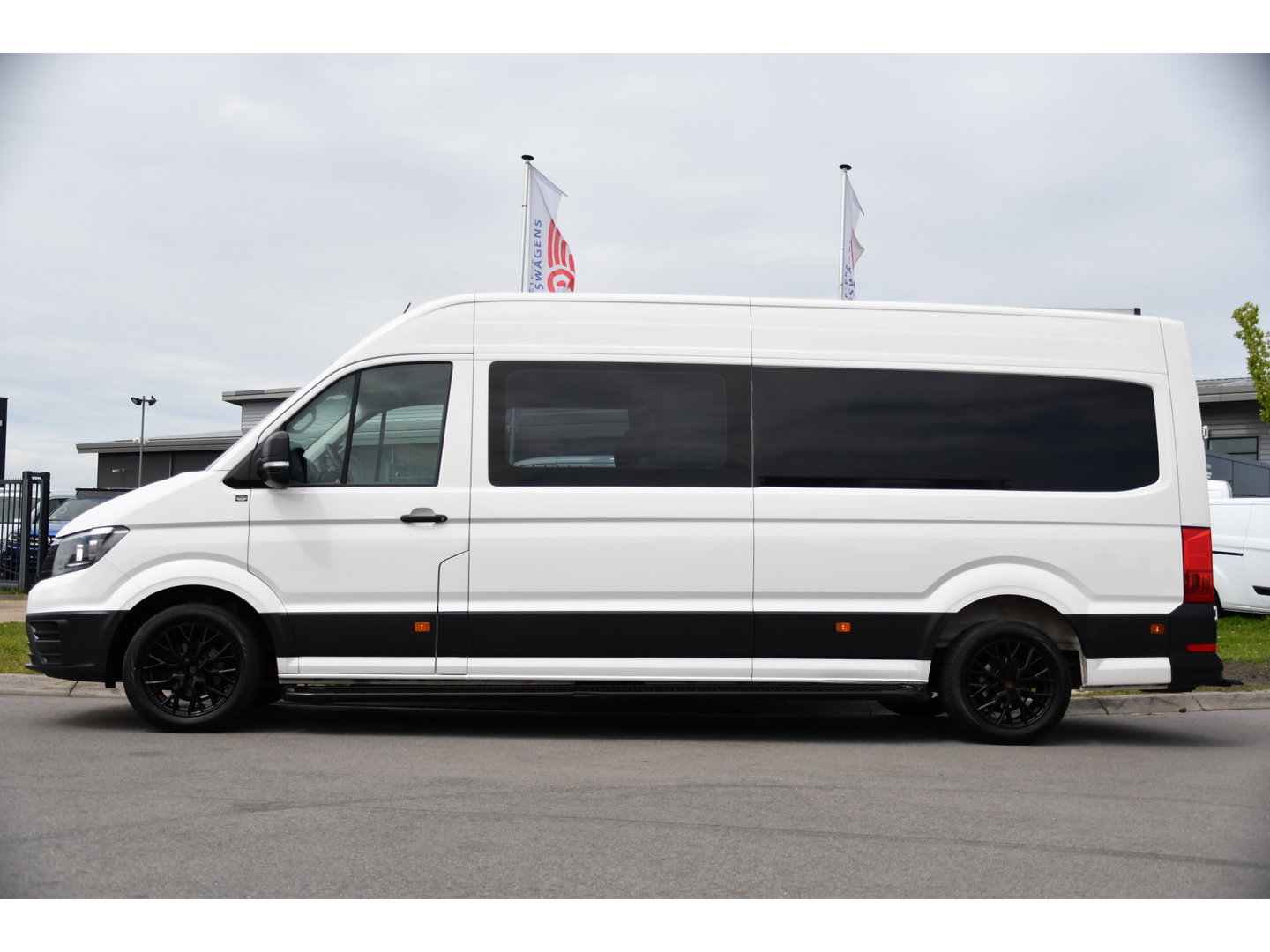 Volkswagen Crafter 35 2.0 TDI L4H3 DC PB Edition Cruise, Carplay, 177pk, Trekhaak, Multimedia, Airco, 5 Zits, Automaat, Uniek!