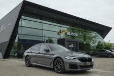 BMW 5 Serie - 520i 184pk M-sport Schuifdak *BTW* Comfortstoelen Individual Sfeerverlichting NLauto 1e Eigenaar