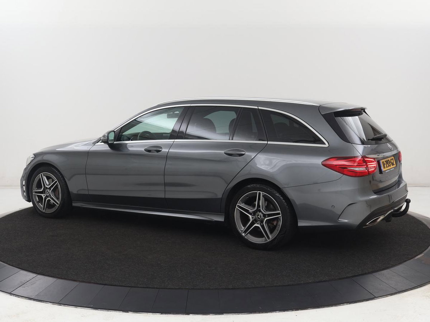 Mercedes-Benz C-Klasse 160 AMG Limited | Stoelverwarming | Leder/Alcantara | Trekhaak | Camera | Park Assist | Navigatie | Digitale Cockpit | Climate control | Cruise control | 18'' | Bluetooth
