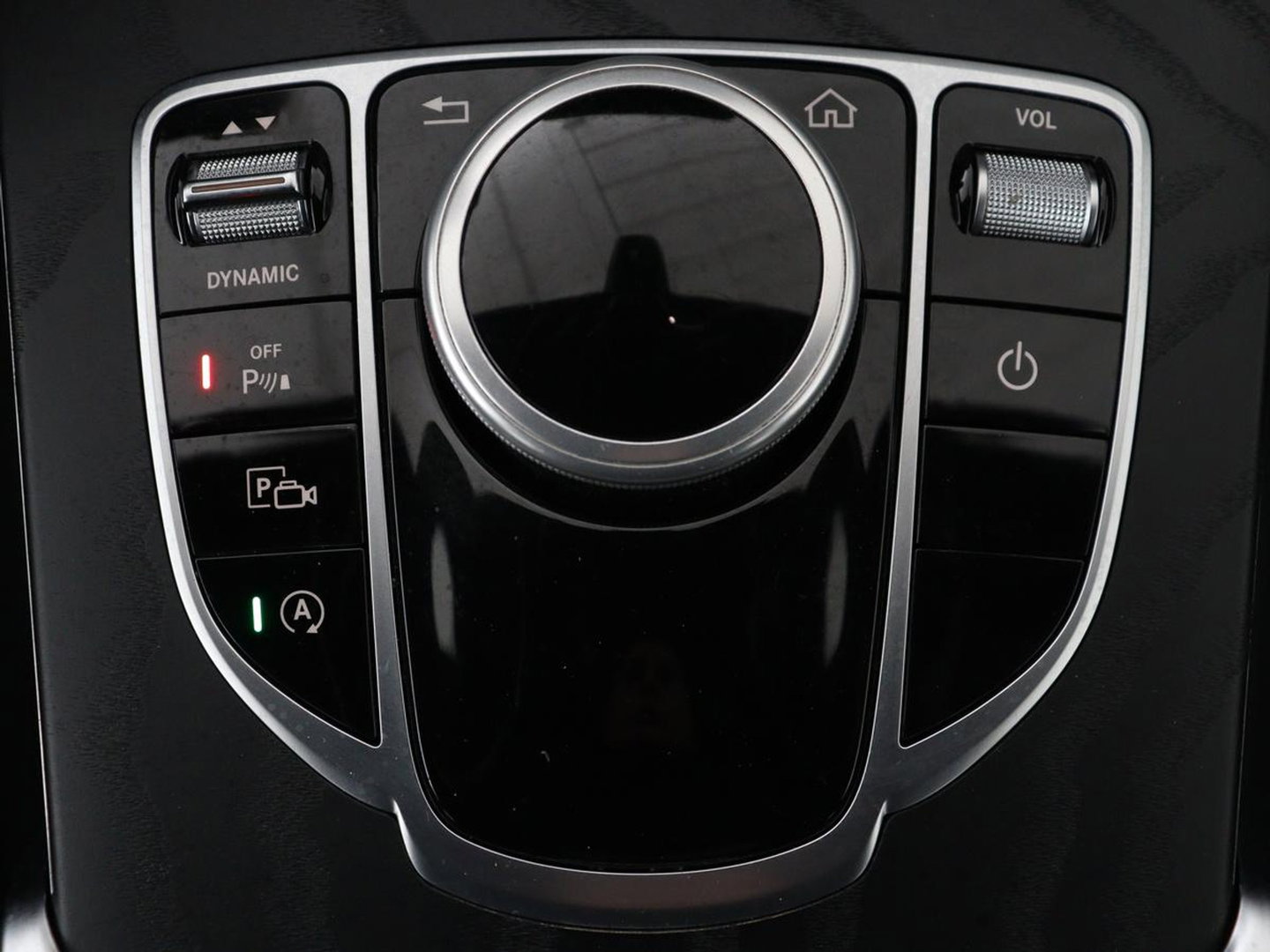 Mercedes-Benz C-Klasse 160 AMG Limited | Stoelverwarming | Leder/Alcantara | Trekhaak | Camera | Park Assist | Navigatie | Digitale Cockpit | Climate control | Cruise control | 18'' | Bluetooth