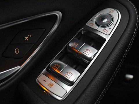 Mercedes-Benz C-Klasse 160 AMG Limited | Stoelverwarming | Leder/Alcantara | Trekhaak | Camera | Park Assist | Navigatie | Digitale Cockpit | Climate control | Cruise control | 18'' | Bluetooth