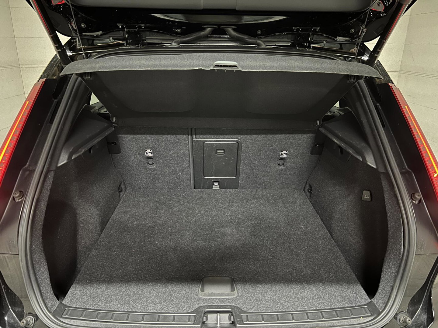 Volvo XC40 1.5 T5 Recharge R-Design Pano H/K 360° Memory