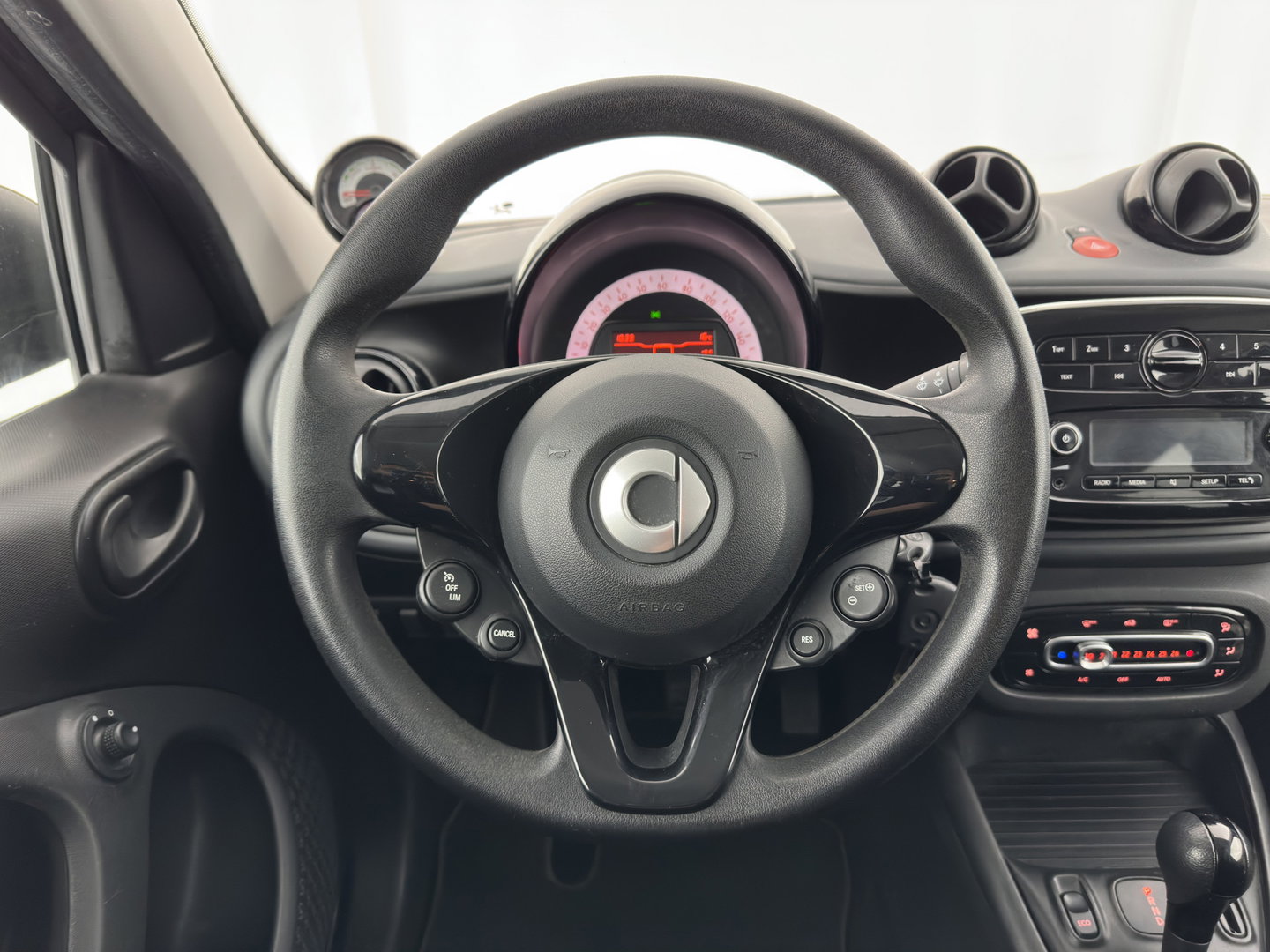 Smart Forfour EQ Essential 18 kWh [ 3-Fase-22kW ] {SOH-93%} (INCL-BTW) *LEATHER | HEATED-COMFORTSEATS | PRIVACY-GLASS | AIRCO | CRUISE | 15''ALU*